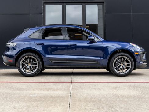 Certified 2025 Porsche Macan image 12