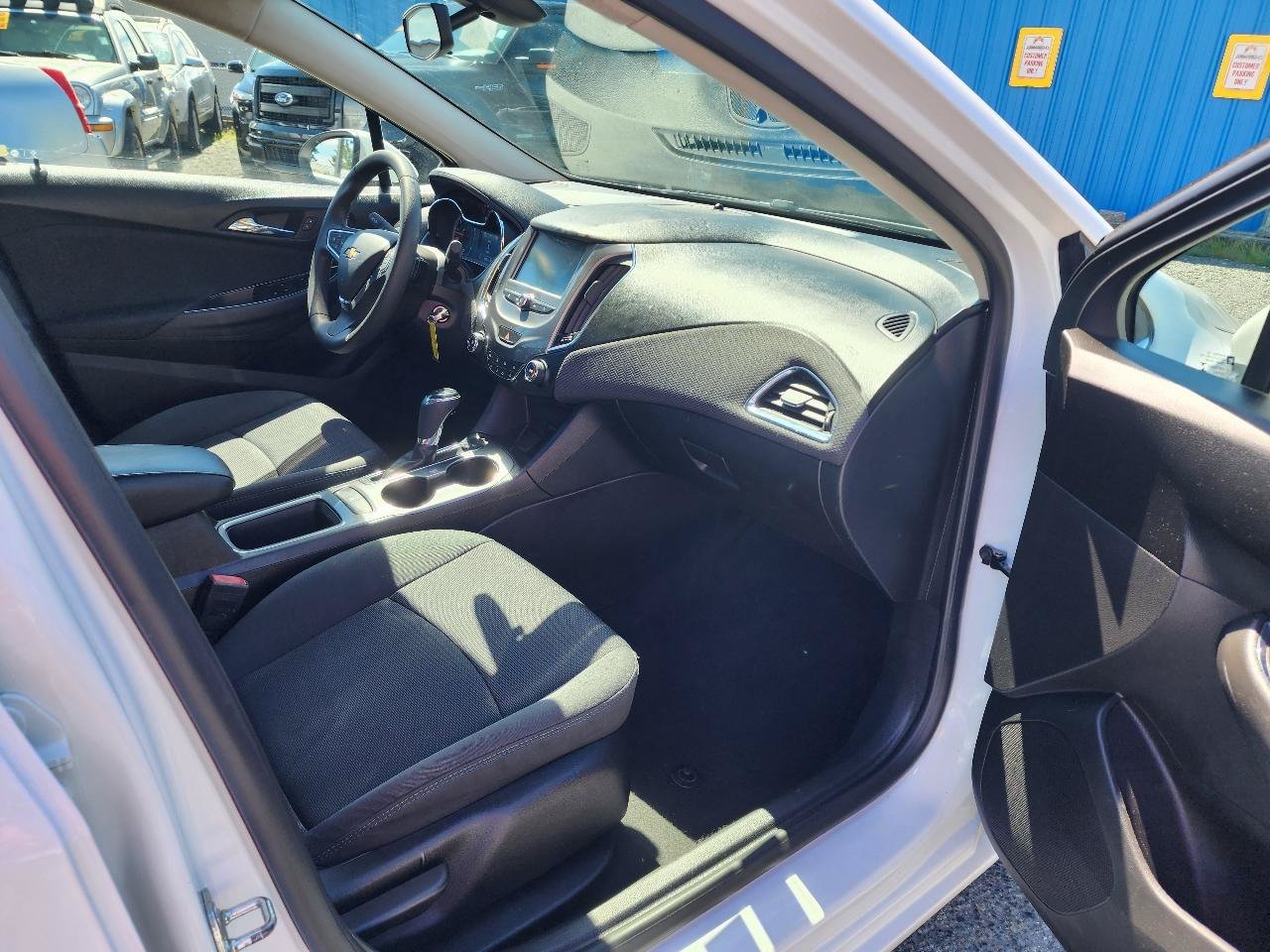 Used 2017 Chevrolet Cruze LT FWD image 25