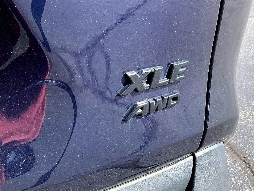 Used 2022 Toyota RAV4 XLE Premium AWD/4WD image 27