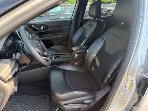 Used 2025 Jeep Compass Trailhawk AWD/4WD image 35