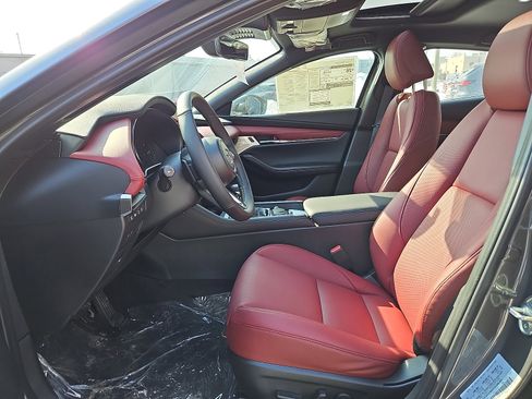 New 2026 MAZDA MAZDA3 Hatchback w/Premium Plus Pkg image 11