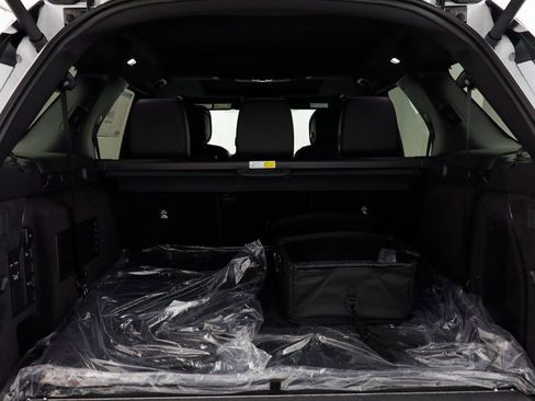 New 2025 Land Rover Discovery S AWD/4WD image 18