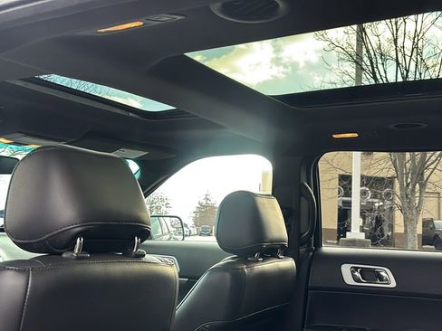 Used 2015 Ford Explorer XLT w/ Equipment Group 202B image 32