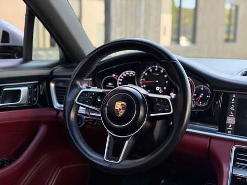 Used 2018 Porsche Panamera 4S AWD/4WD image 29