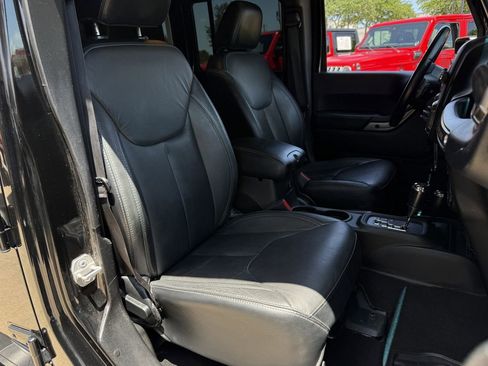 Used 2018 Jeep Wrangler Unlimited Sahara AWD/4WD image 26