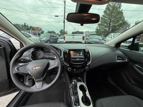 Used 2018 Chevrolet Cruze LS FWD image 15