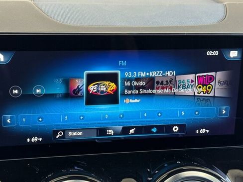 Used 2023 Mercedes-Benz EQB 300 4MATIC image 23