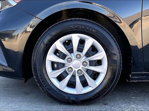 Used 2023 Kia Forte LX FWD image 9