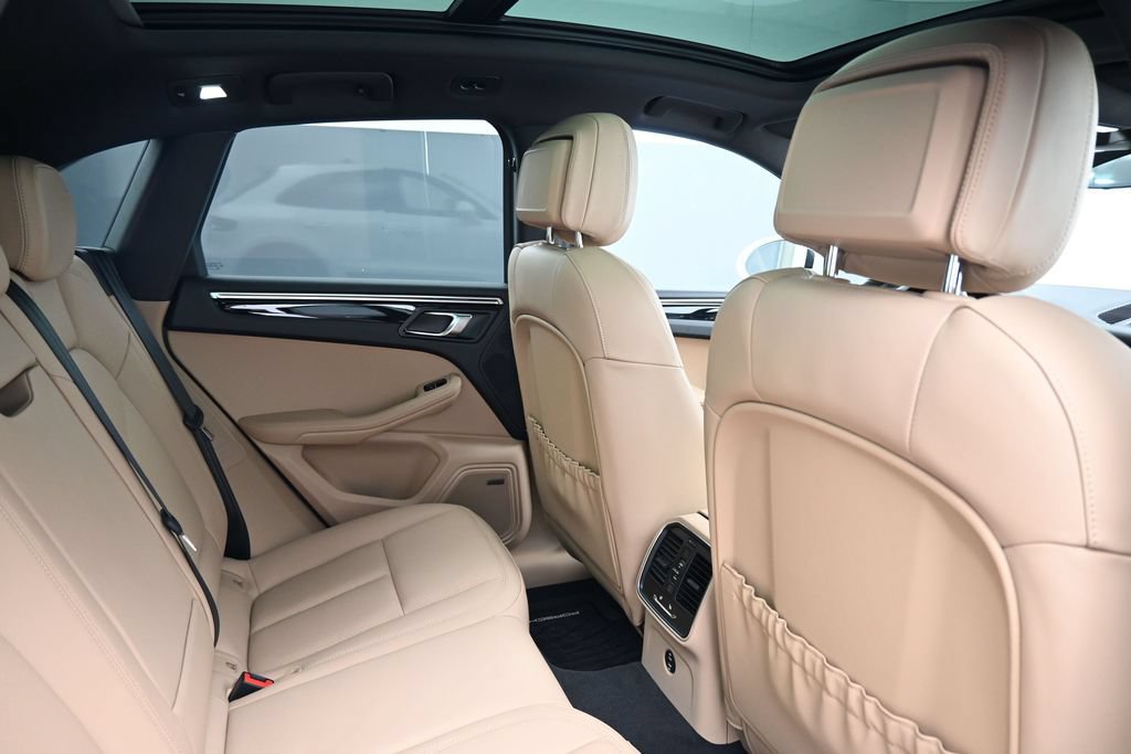 Certified 2026 Porsche Macan AWD/4WD image 7