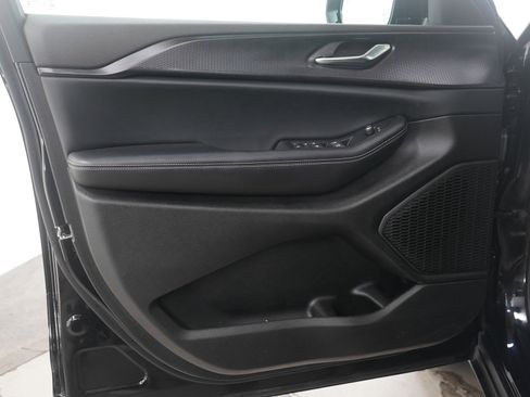 Used 2024 Jeep Grand Cherokee Altitude image 19