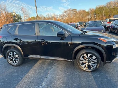 Used 2023 Nissan Rogue SV image 4