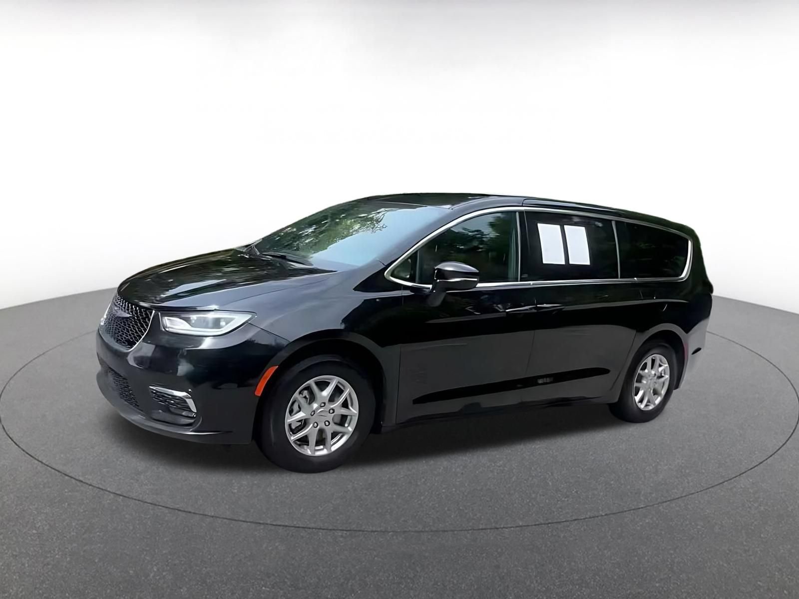 Used 2025 Chrysler Pacifica Select FWD image 7