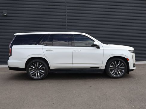Used 2022 Cadillac Escalade Sport Platinum AWD/4WD image 4