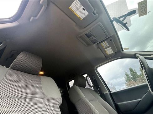 Used 2014 Nissan Frontier SV image 25