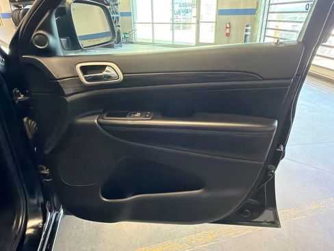 Used 2022 Jeep Grand Cherokee Laredo X AWD/4WD image 31