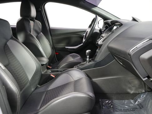 Used 2018 Ford Focus ST w/ Equipment Group 401A FWD image 16