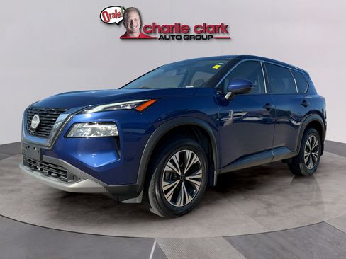 Used 2022 Nissan Rogue SV FWD image 2