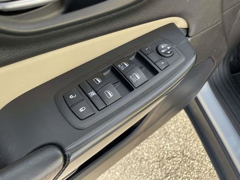 Used 2016 Jeep Cherokee Limited image 18