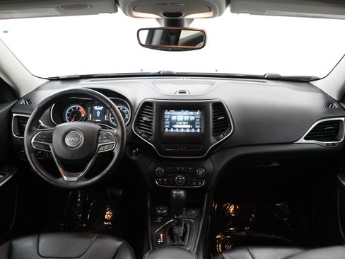 Used 2019 Jeep Cherokee Latitude Plus w/ Comfort/Convenience Group AWD/4WD image 12