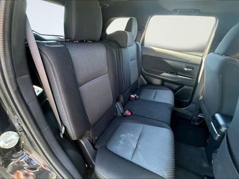 Used 2018 Mitsubishi Outlander FWD image 24