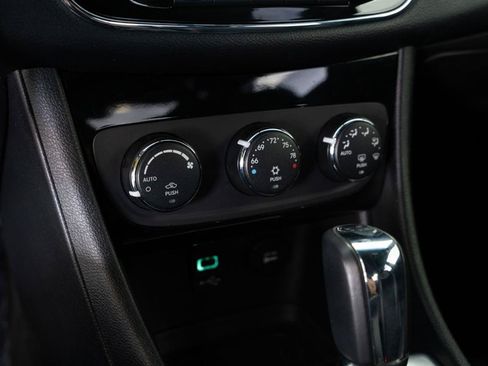 Used 2013 Chrysler 200 Limited FWD image 14