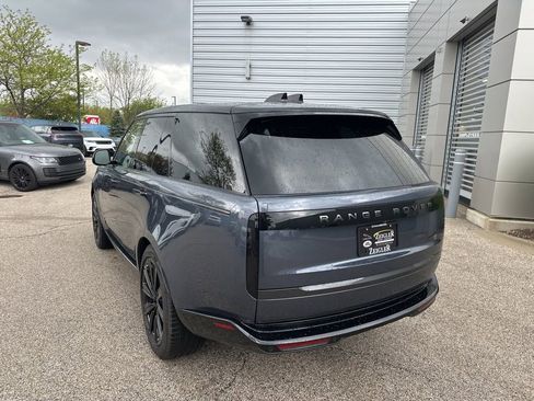Used 2025 Land Rover Range Rover SE AWD/4WD image 3