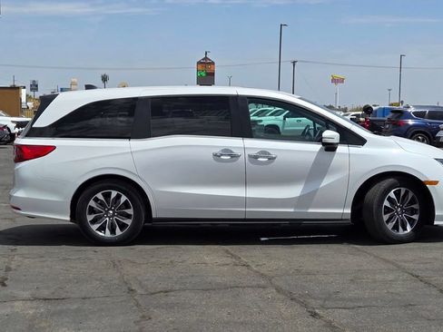 Used 2024 Honda Odyssey EX-L image 3