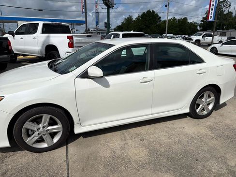 Used 2014 Toyota Camry SE FWD image 4