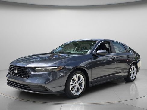 Used 2025 Honda Accord LX image 9