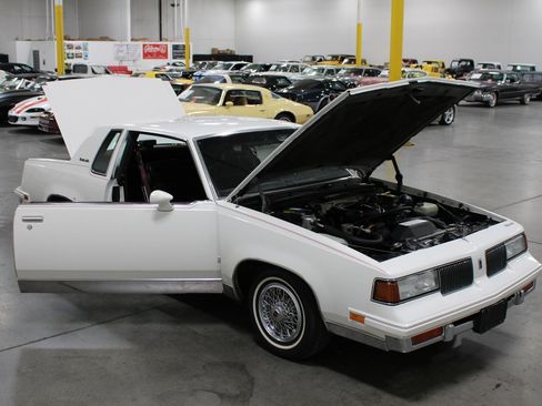 Used 1988 Oldsmobile Cutlass Supreme Classic Brougham RWD image 33