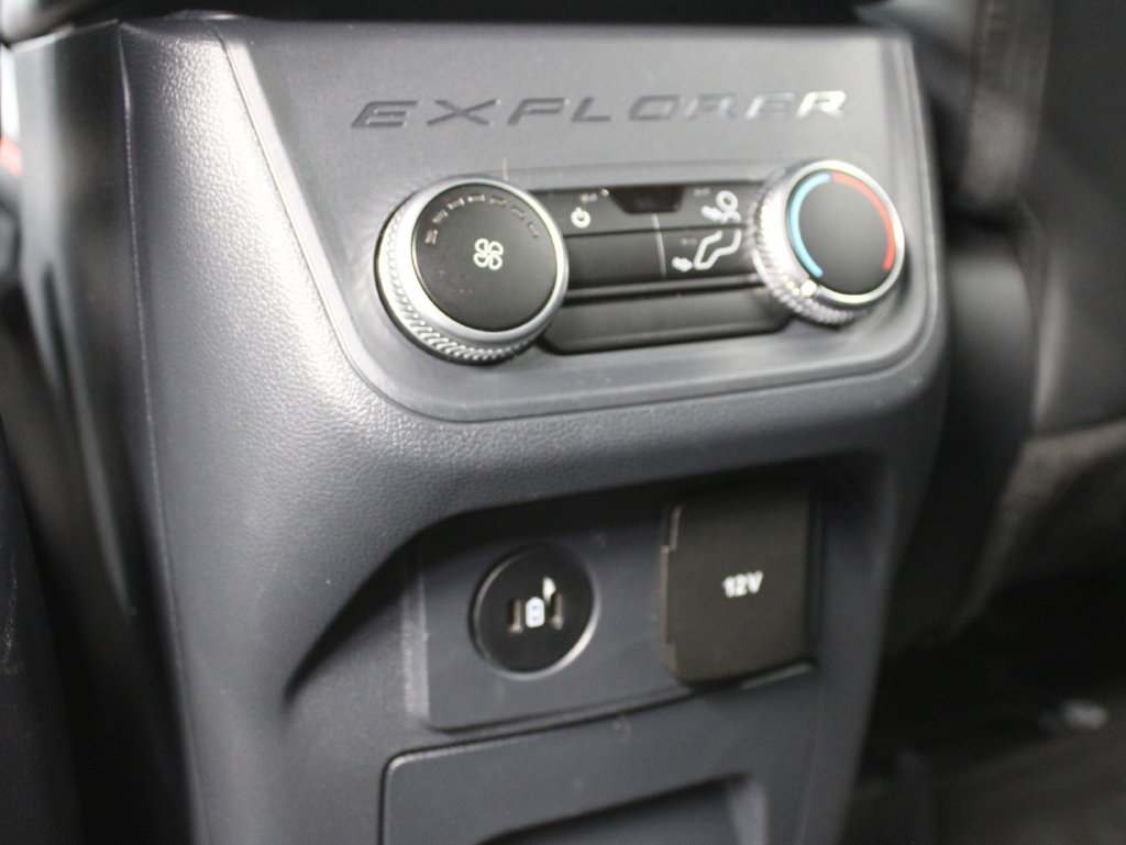Used 2025 Ford Explorer ST-Line w/ ST-Line Street Pack AWD/4WD image 17