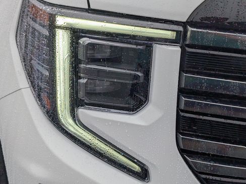 Used 2026 GMC Sierra 1500 AT4 w/ AT4 Premium Package AWD/4WD image 4