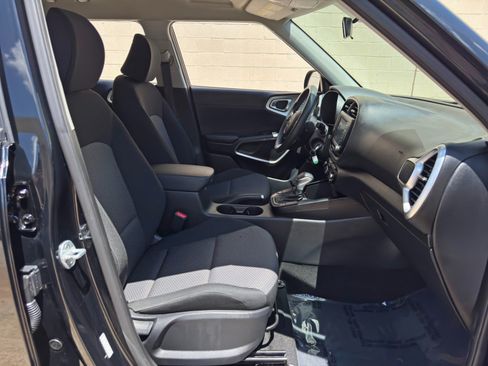 Used 2020 Kia Soul LX FWD image 14