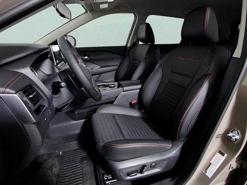 Used 2025 Nissan Rogue SV w/ Rock Creek Premium Package image 15