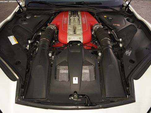 Used 2023 Ferrari 812 GTS image 31
