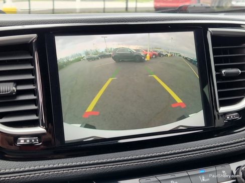 Used 2024 Chrysler Pacifica Touring FWD image 45