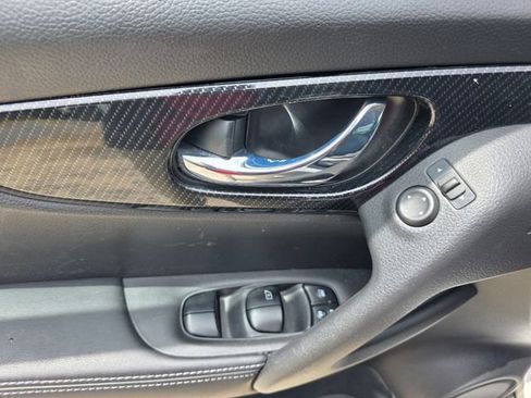 Used 2018 Nissan Rogue SL FWD image 31