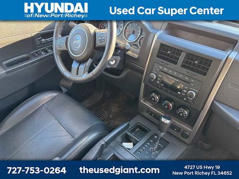 Used 2012 Jeep Liberty Sport image 6