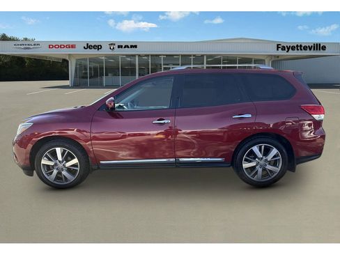 Used 2015 Nissan Pathfinder Platinum w/ Family Entertainment Package image 6