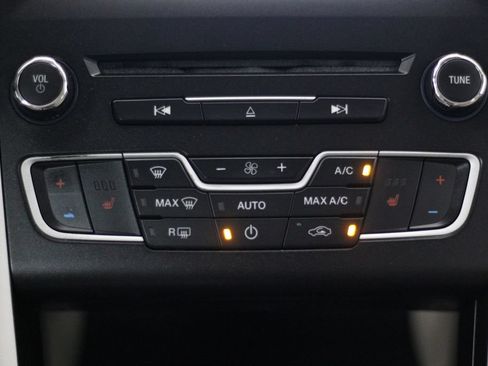 Used 2018 Ford Fusion SE w/ Equipment Group 602A FWD image 24