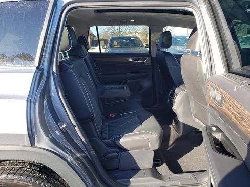 Used 2025 Volkswagen Atlas SEL Premium R-Line image 15