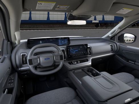 New 2026 Ford Expedition Active image 10