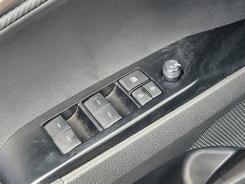 Used 2025 Toyota Camry SE image 21