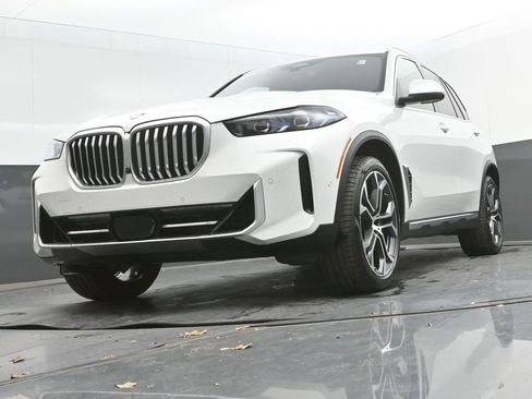 Certified 2025 BMW X5 sDrive40i w/ Parking Assistance Package image 36