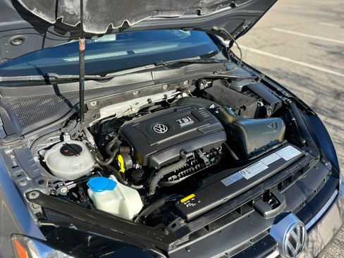 Used 2016 Volkswagen Golf 4-Door image 34