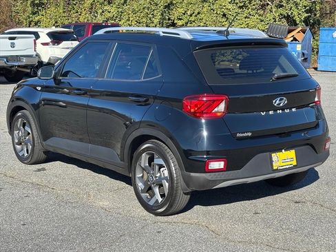 Used 2025 Hyundai Venue SEL image 24