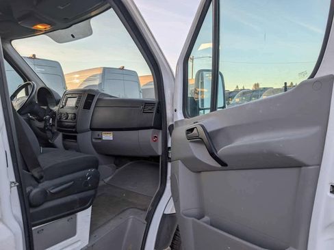 Used 2018 Mercedes-Benz Sprinter 2500 image 10