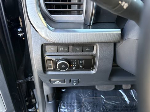 Used 2024 Ford F250 Platinum image 31