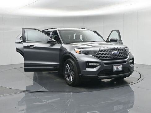 Used 2023 Ford Explorer XLT w/ Equipment Group 202A image 6