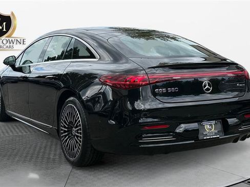 Used 2023 Mercedes-Benz EQS 580 4MATIC Sedan image 3
